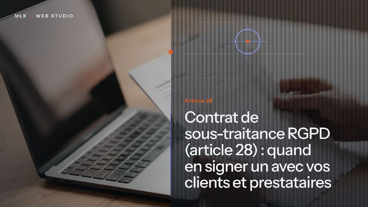 Le titre de l’article en blanc sur un panneau de verre cannelé, devant la photo d’un quadrillage de plan d’architecte avec une cible